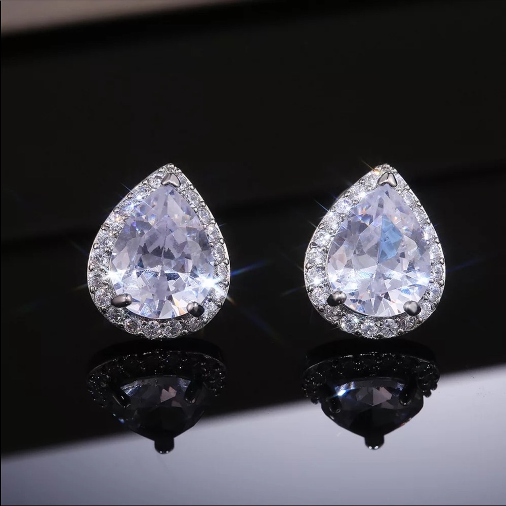 New Gorgeous 925 Silver Pear Cut Diamond Earrings - Picture 6 of 6